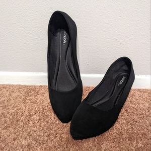 Black Pointed Flats